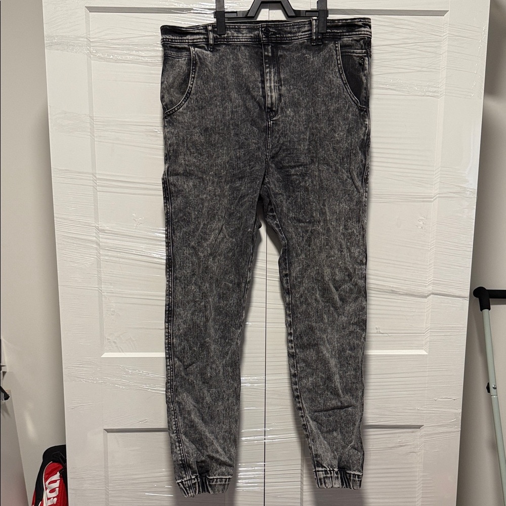 Men's Black Acid Wash Straight Jeans